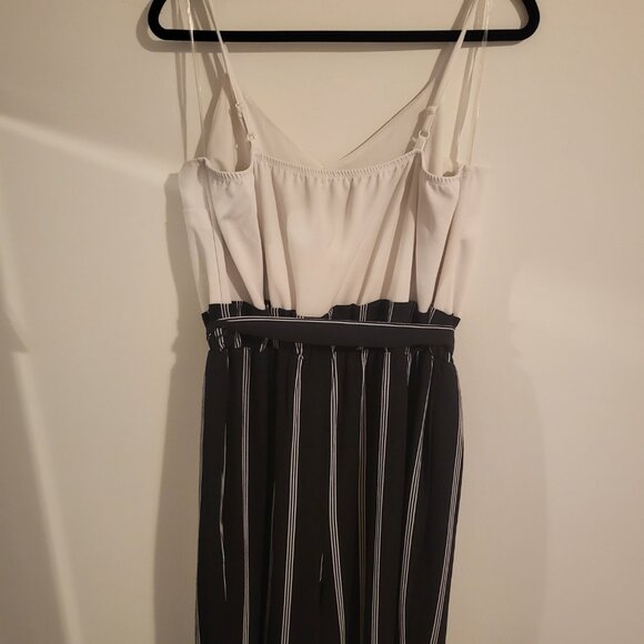 Express Jumpsuit with belt - Picture 6 of 7